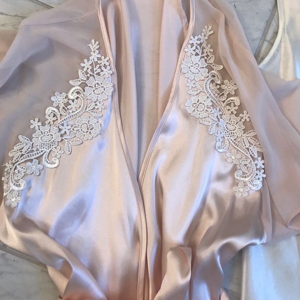 Shorty Robe & Nightgown - Picture 2 of 5
